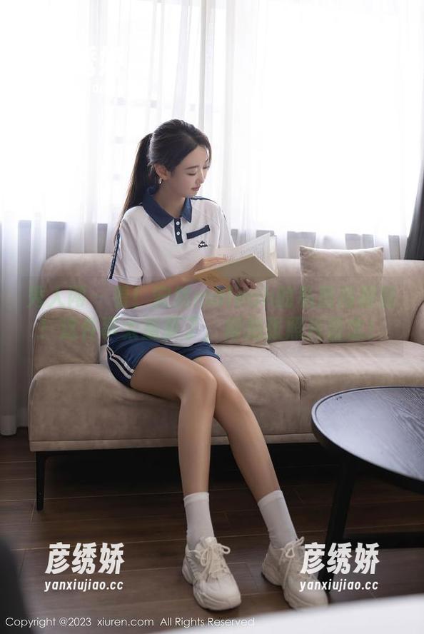 秀人网-安然maleah 秀人网 - 看!安然maleah的私房高跟鞋!这件事太重要了,得拍张照片留念!