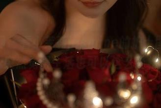 秀人网 – 看小茉莉jasmine的护士图包，我突然觉得生活也可以这么轻松。