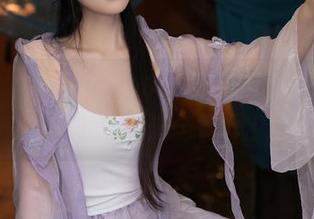 秀人网 – 林文文yooki的天台：在图库里翻滚的阳光与微风！