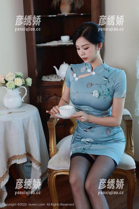秀人网-清水美嘉 秀人网 - 坐在教室的清水美嘉:私拍里的童年回忆和懵懂