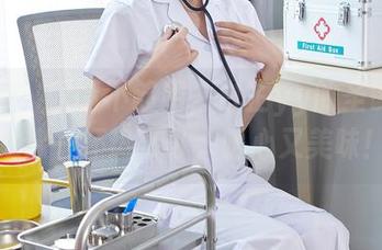 秀人网 – 眼睛不够用，白芷yy的圣诞图包就像一杯热可可，暖心又美味！