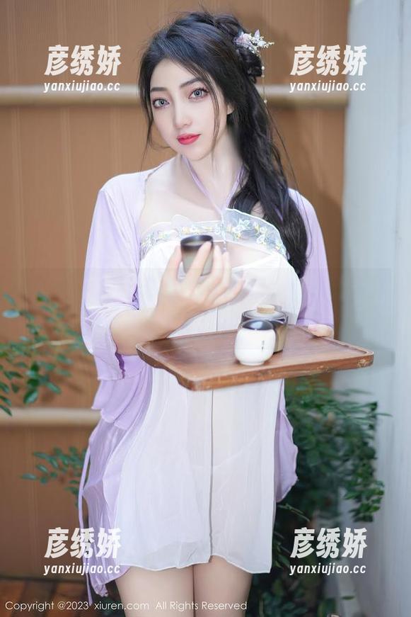 秀人网 - 荡漾Crystal的风情：吊带写真，下载后你也能hold住哦！