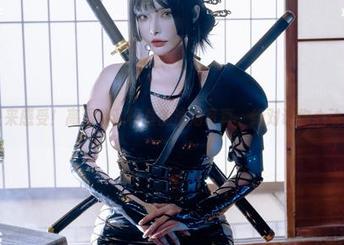 快来感受！高清秋和柯基的泳池写真，绝对让你心动！