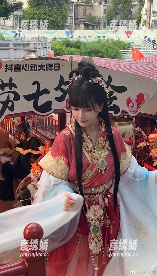 秋山AkI的写真，真的油亮到让我怀疑人生！
