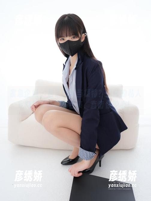 紧急企划 - 居家也能当模特？奶昔的私人定制绿背心美图合集，直击你的心！