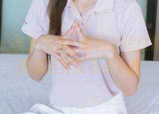 袜啵啵 – 稚予白色：原图给你白得发光，图册里其实有点小脏