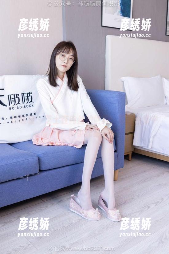 袜啵啵 - 芝士在肉丝的世界：写真合集中的小惊喜