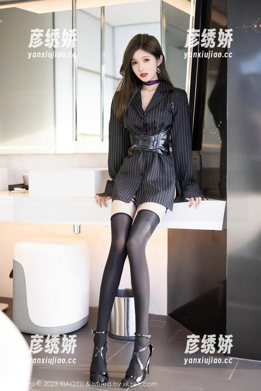 语画界 - 红裙合集：当芝芝booty跟阳光对视，那感觉简直了！
