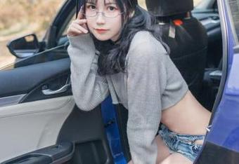 逐月Su的美足作品，每一张都在分享什么样的故事？