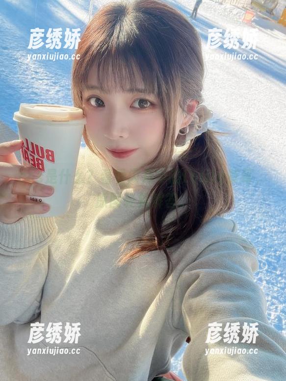 cos是什么？看看闪月半的Lolita草莓，原图轻松解答。