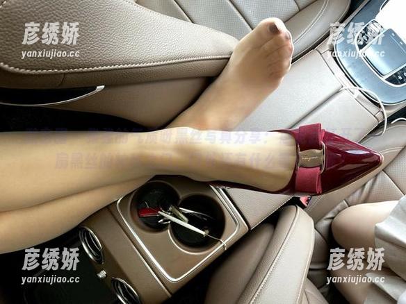 雅雅的气质呀 微密圈 - 雅雅的气质呀黑丝写真分享:感觉我打开了一扇黑丝的神秘之门,门外还有什么等着我呢?