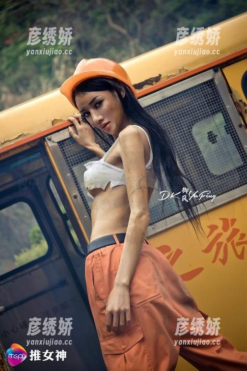 青豆客-AZHUA 青豆客 - 穿上制服的AZHUA,无圣光图包中,竟然让我有点想象的欲望,不得不说,这小女人真会玩。