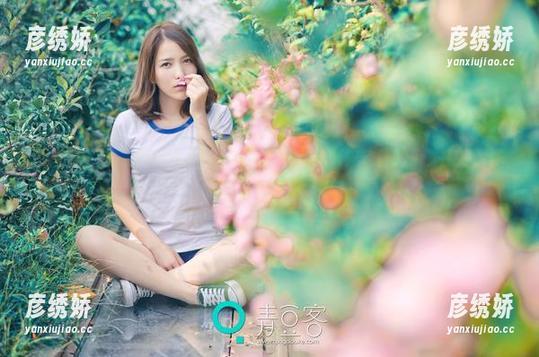 青豆客 - 图集福利来袭！一起来看看Akiki朱若慕的云曼旅拍，都有哪些‘宝藏’？