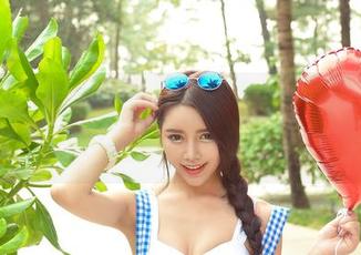 青豆客 – 雨婷goddess穿着白裙走来：高清写真集，仿佛一场甜蜜的邂逅