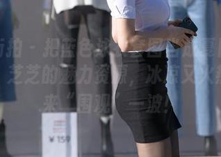 魔镜街拍 – 把蓝色泳衣套图当成夏日消暑神器，芝芝的魅力资源，冰凉又火热，快来“围观”一波！