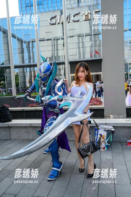魔镜街拍 魔镜街拍:一条粉色短裙,一双可爱心,高清资源里小姐姐的日常就是这种甜!