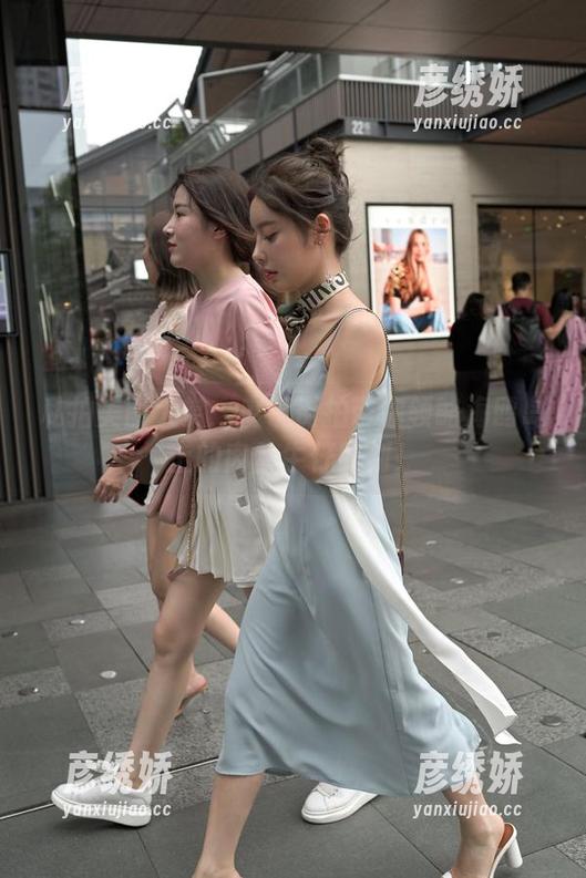 魔镜街拍 私拍美图大赏:魔镜街拍带你领略海鸥岛上的肉丝牛仔时刻!