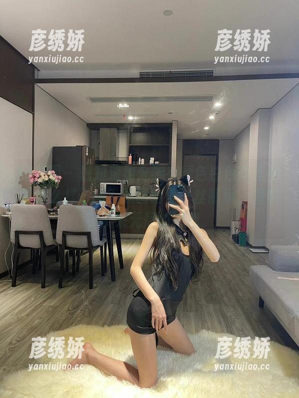 黎允熙 微密圈 - 想知道黎允熙在绿色白色蕾丝中是什么样子吗?原图给你一丝暗示,图册则带来无尽的联想。